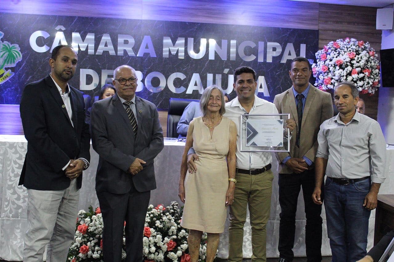 Cidad Os Honor Rios Em Bocaiuva C Mara Homenageia T Tulos De